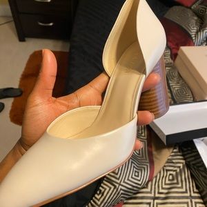 New in the box Cream Nine west heels